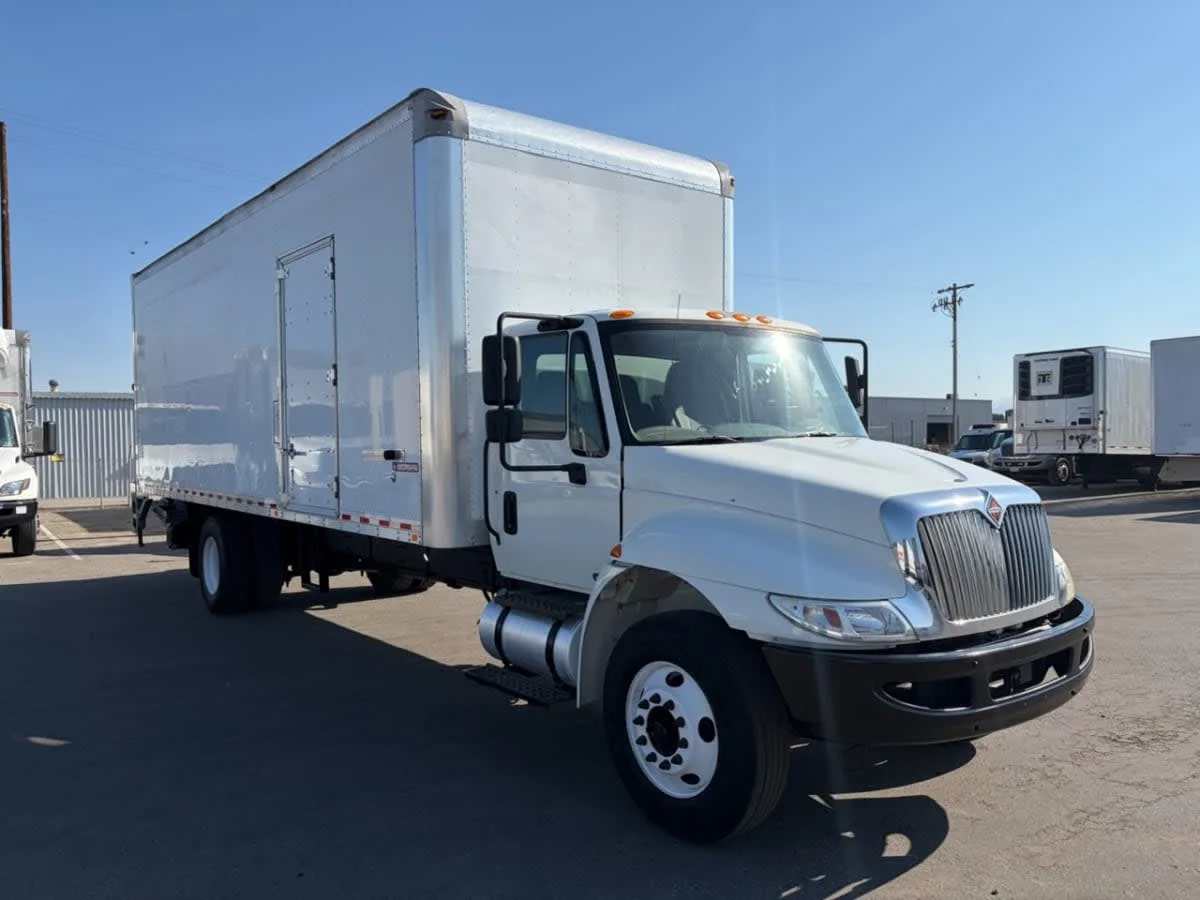 2018 International 4300 in West Sacramento, CA — photo 3