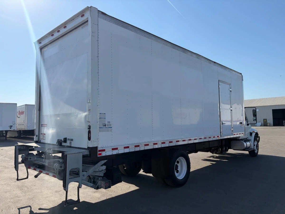 2018 International 4300 in West Sacramento, CA — photo 4