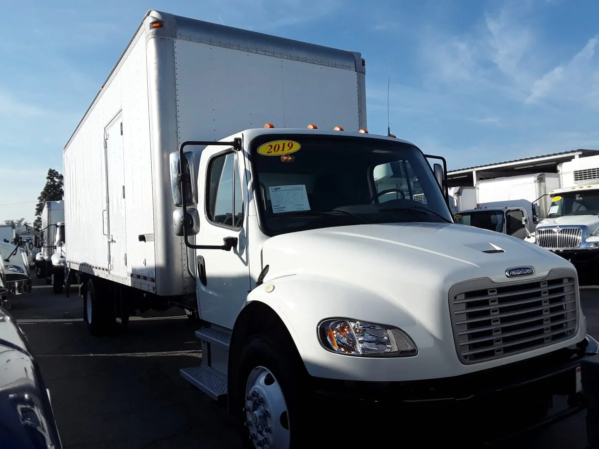 2019 Freightliner M2 106 - image 3