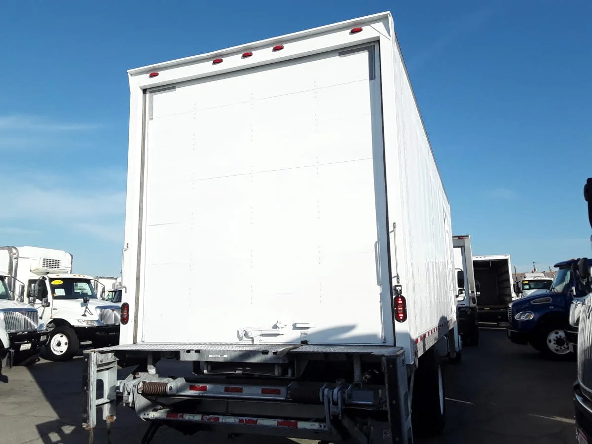 2019 Freightliner M2 106 - image 4