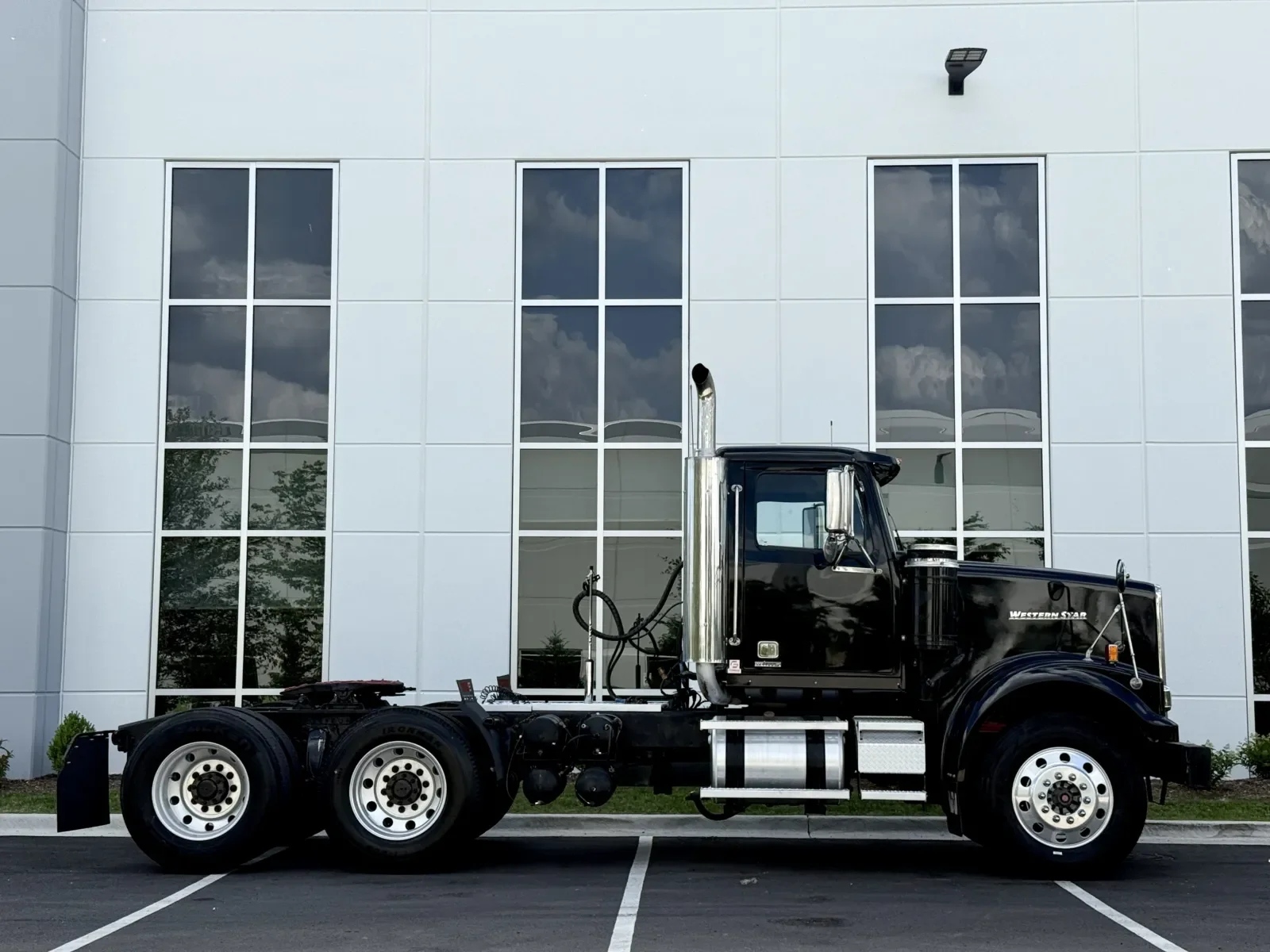 2017 Western Star 4900 in New Lenox, IL — photo 3