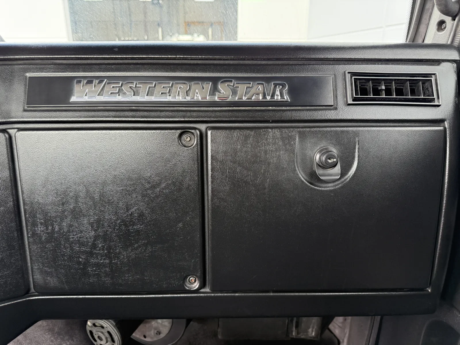 2017 Western Star 4900 - image 18