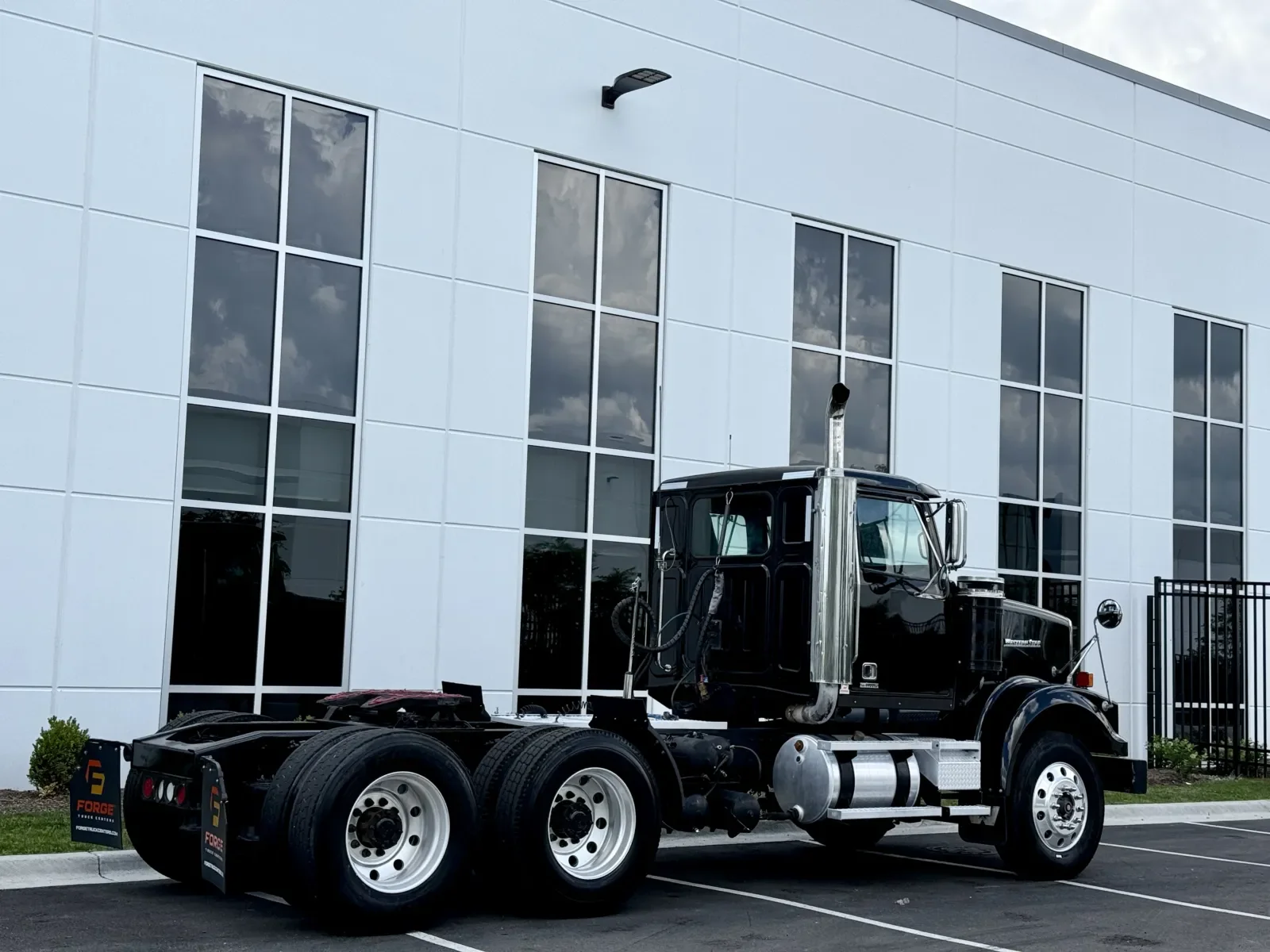 2017 Western Star 4900 in New Lenox, IL — photo 5