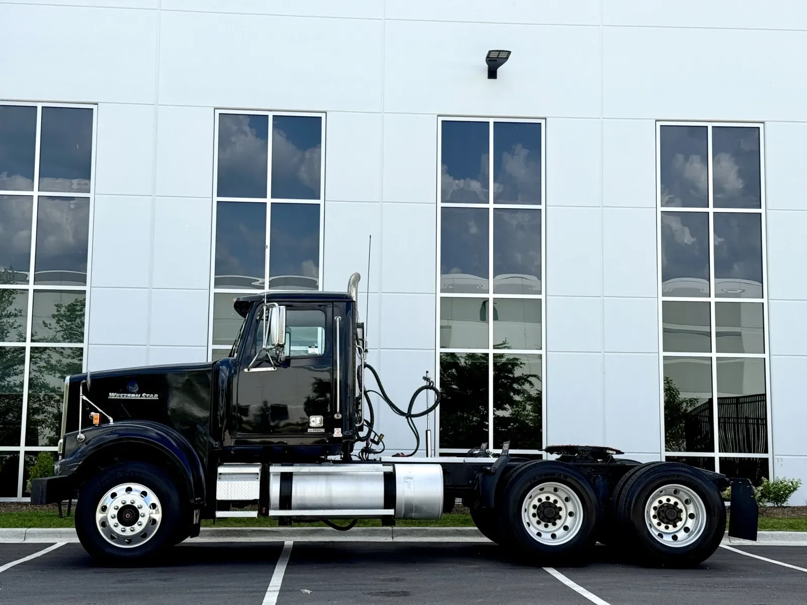 2017 Western Star 4900 - image 4