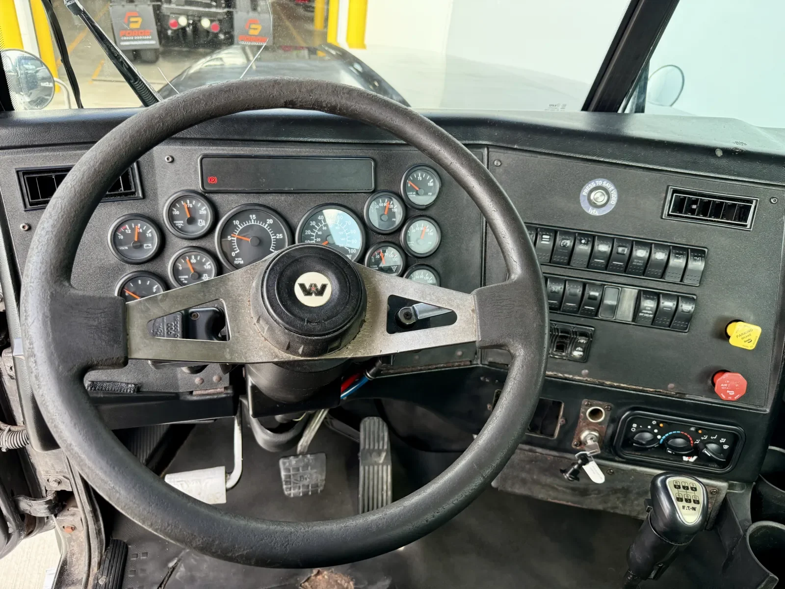 2017 Western Star 4900 in New Lenox, IL — photo 16