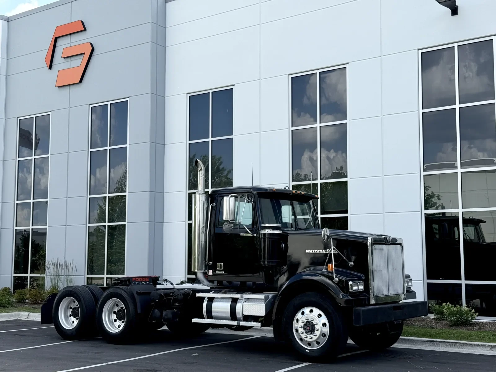 2017 Western Star 4900 - image 2