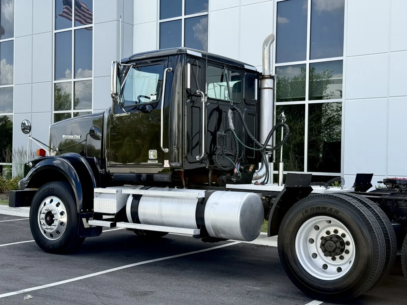 2017 Western Star 4900 in New Lenox, IL — photo 8