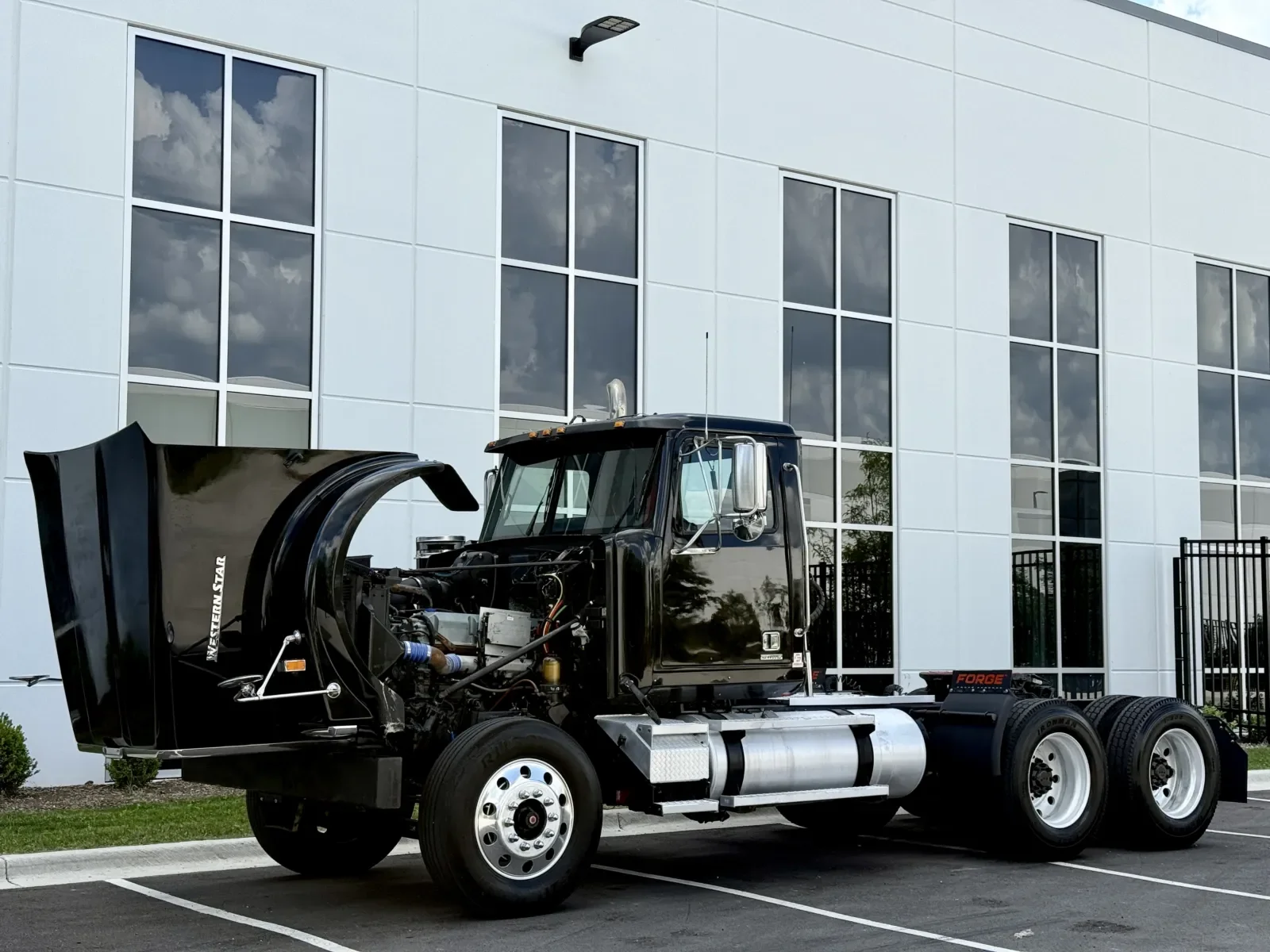 2017 Western Star 4900 in New Lenox, IL — photo 10