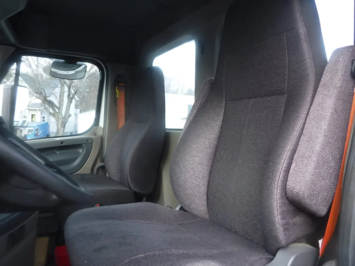 2018 Freightliner Cascadia in Springfield, MA — photo 10