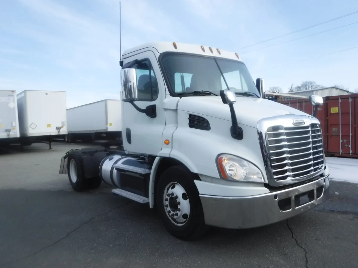 2018 Freightliner Cascadia in Springfield, MA — photo 3
