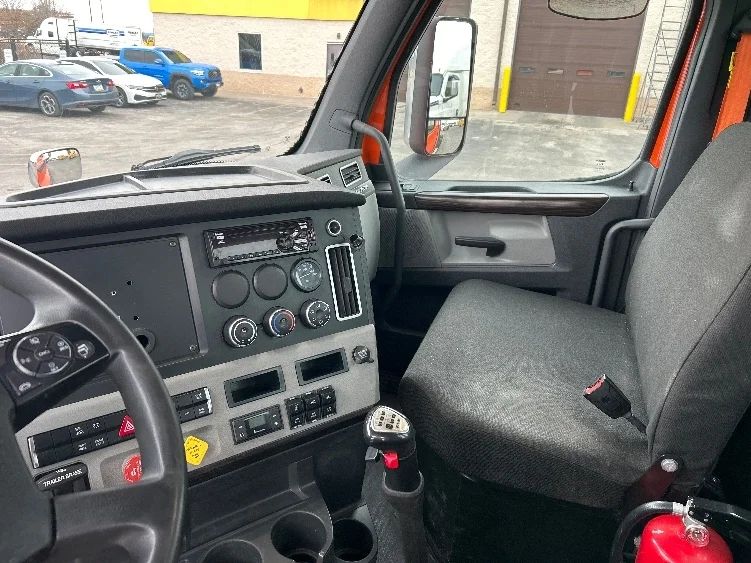 2020 Freightliner Cascadia - image 10