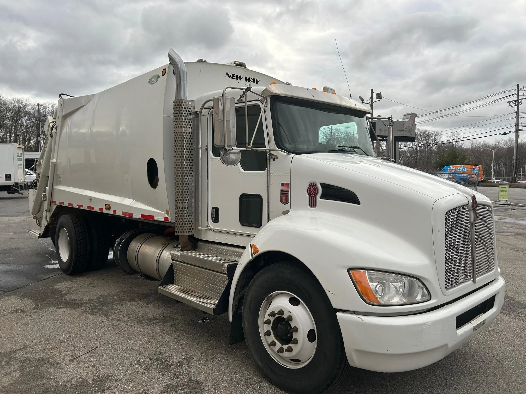 2021 Kenworth T370 - image 2