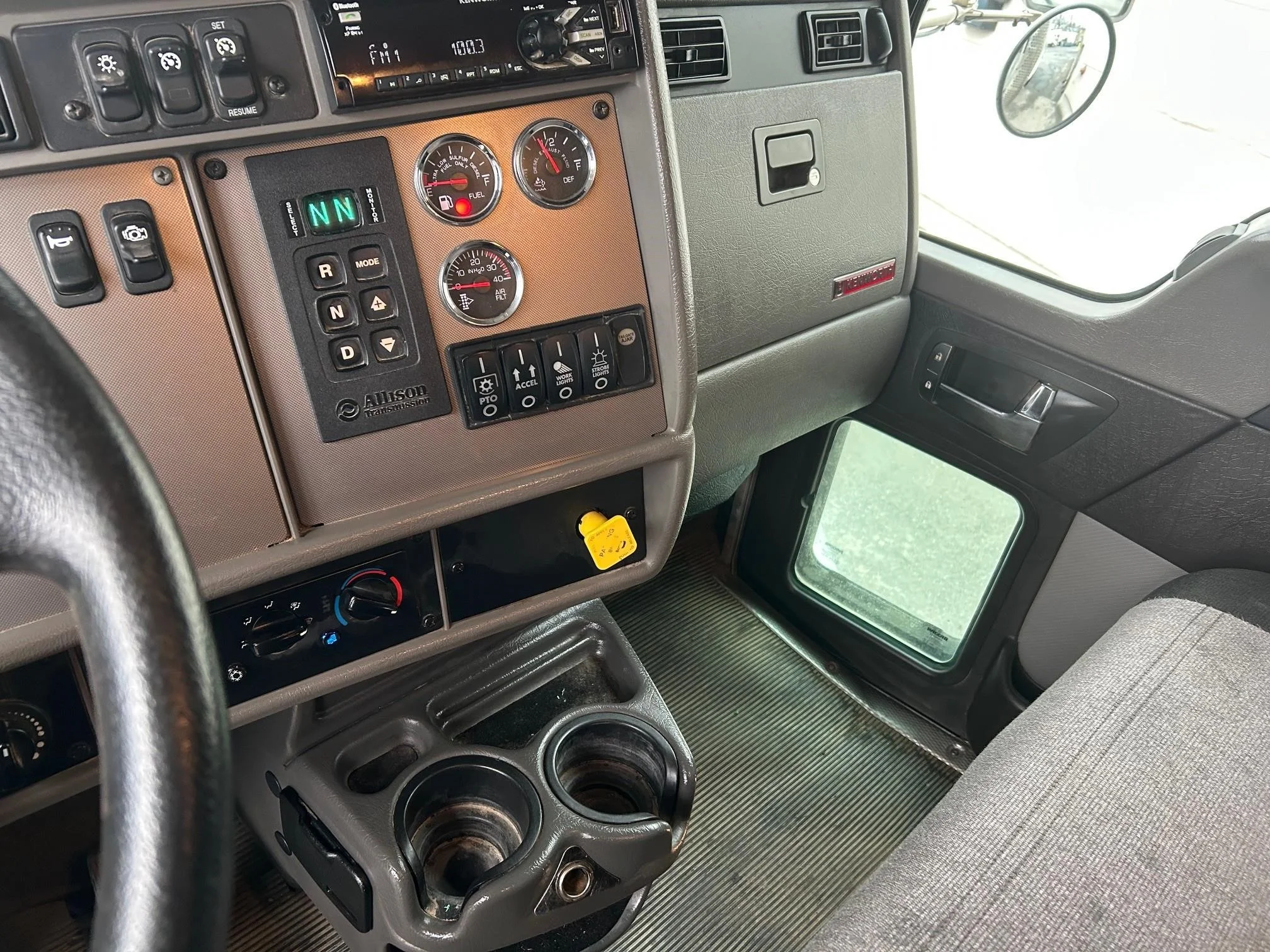 2021 Kenworth T370 - image 6