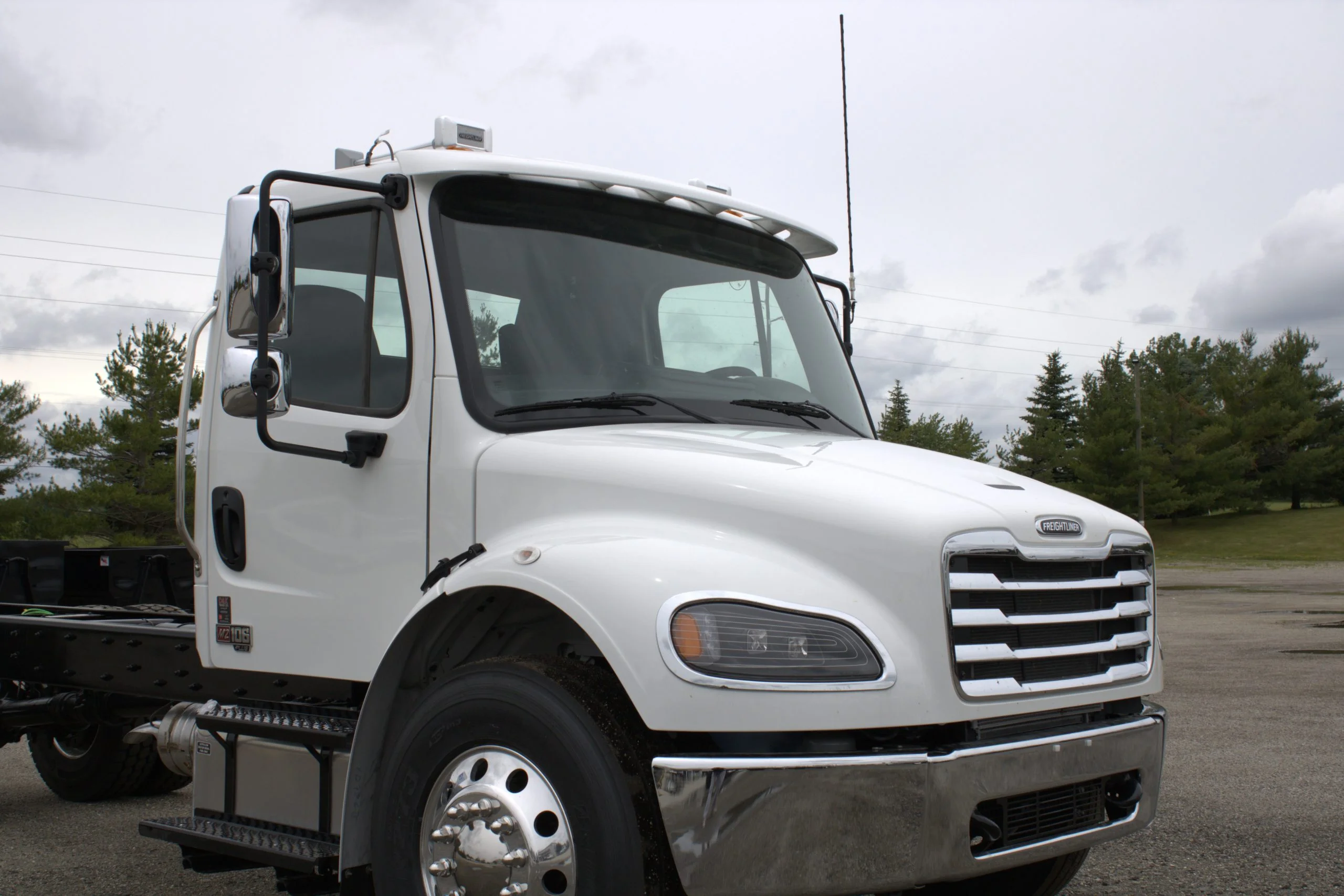 2027 Freightliner eM2 — photo 3