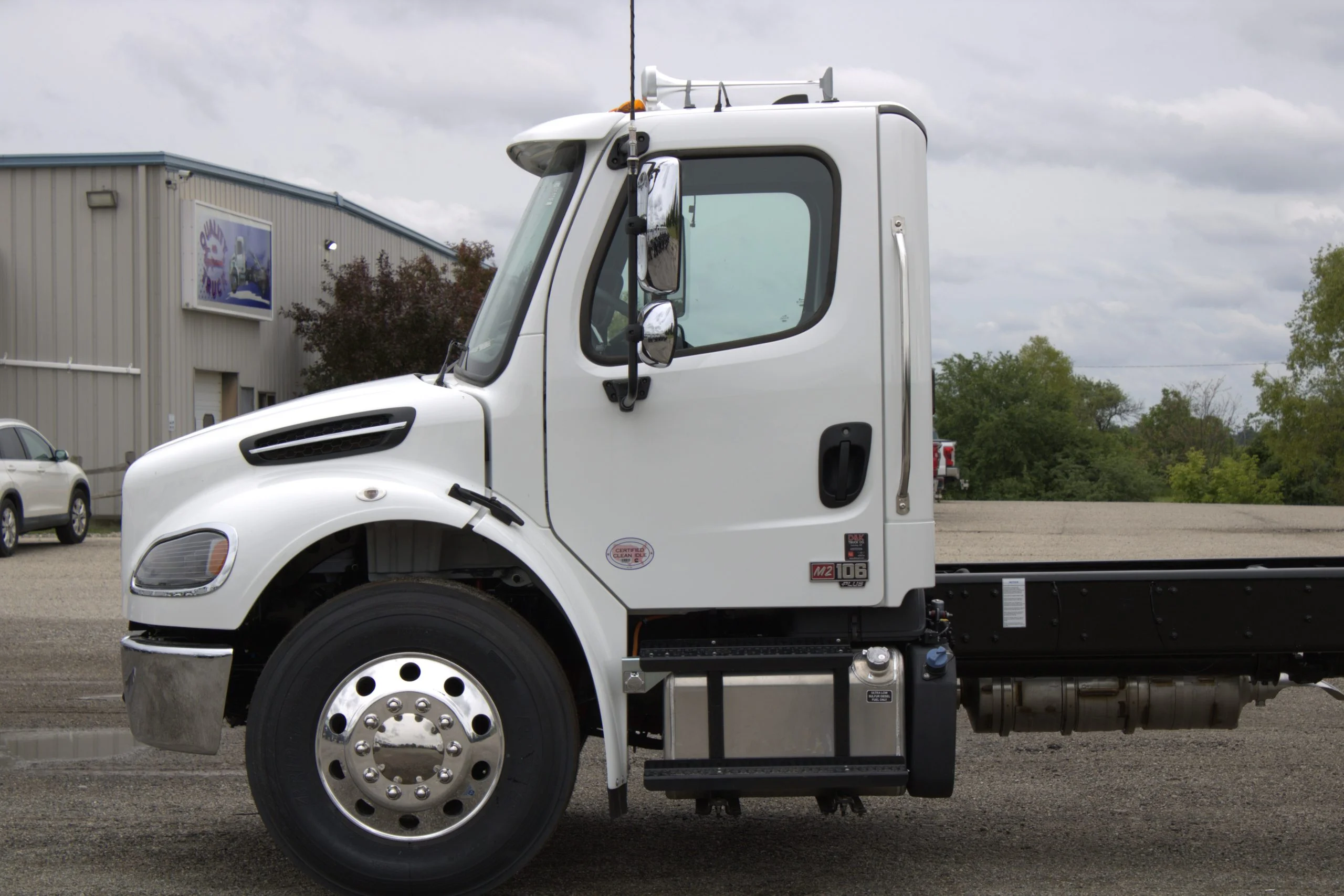 2027 Freightliner eM2 — photo 4