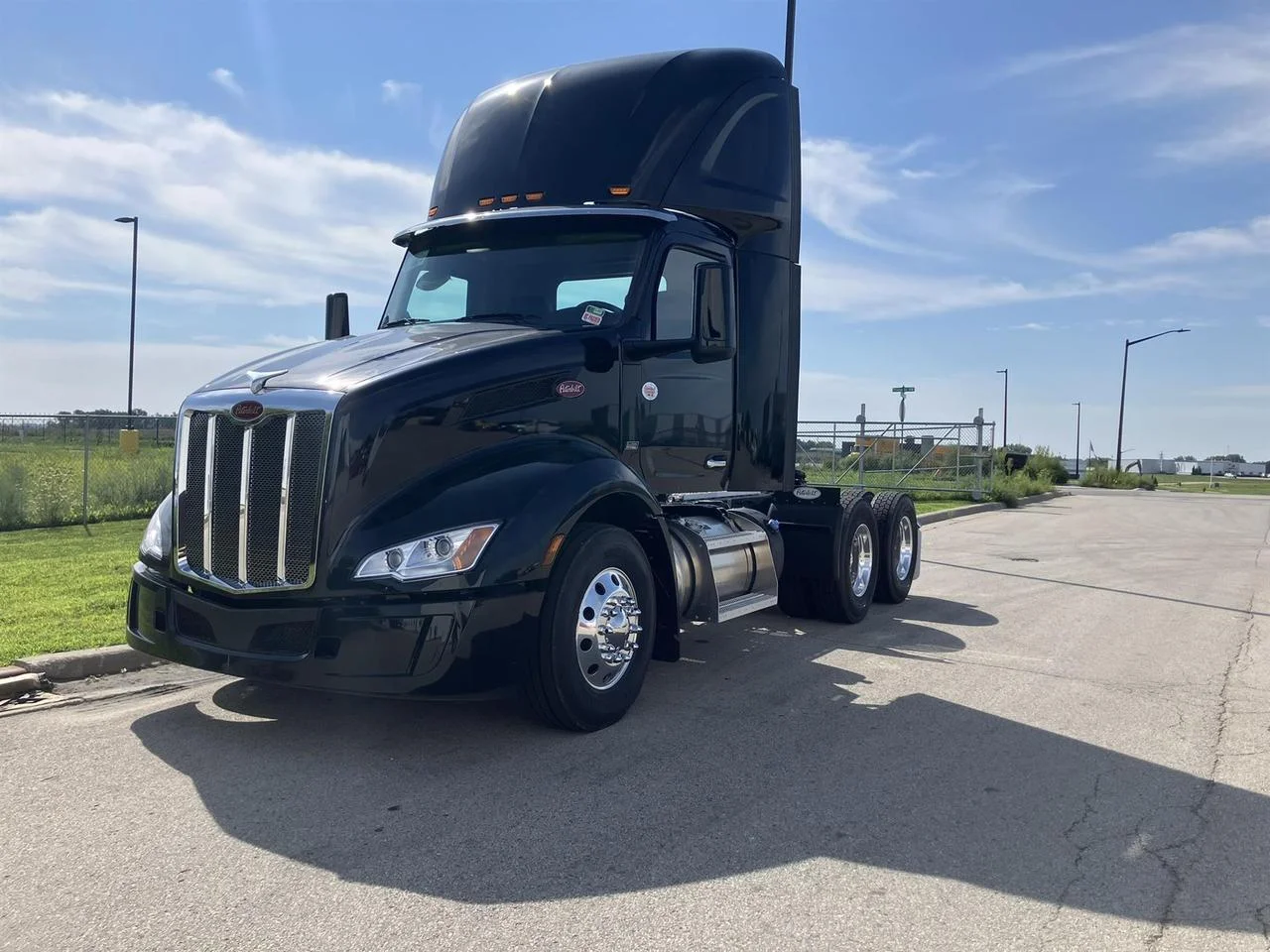 2027 Peterbilt 579 in Rochester, MN — photo 12