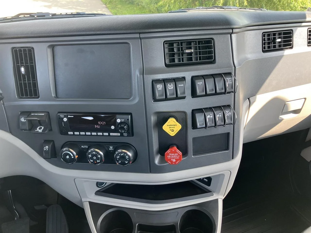 2027 Peterbilt 579 in Rochester, MN — photo 11
