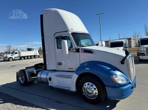 2019 Kenworth T680 - image 4
