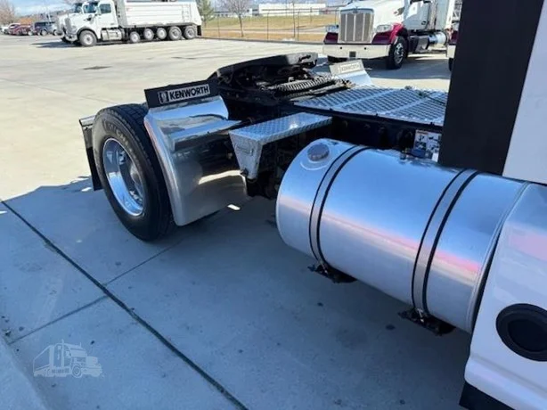 2019 Kenworth T680 - image 5