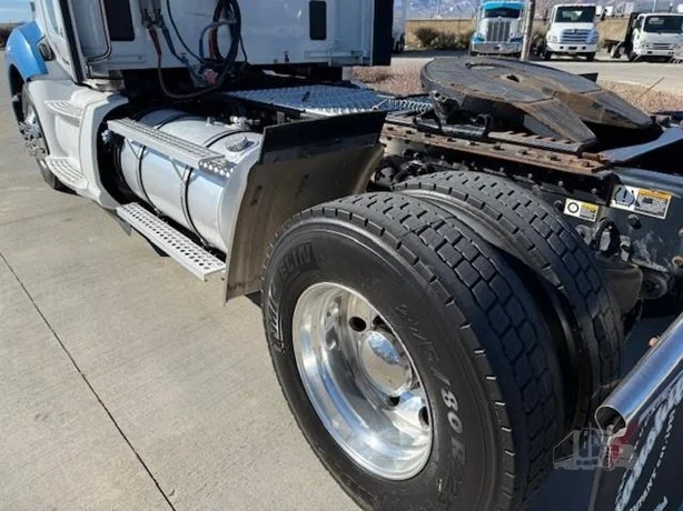 2019 Kenworth T680 - image 8