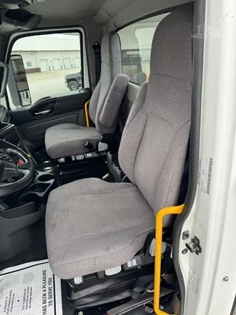 2025 International HX - image 3