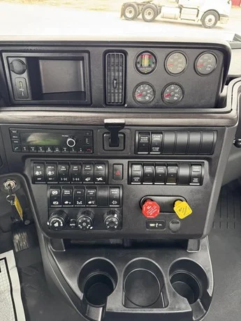 2025 International HX - image 4