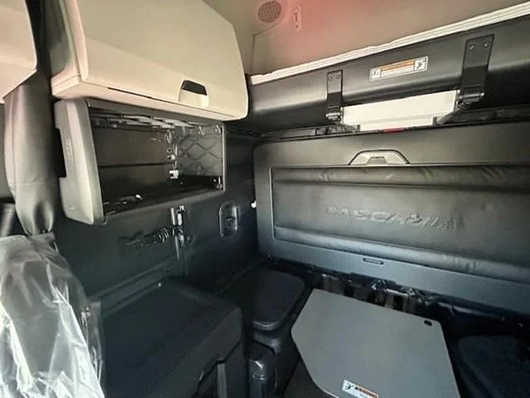 2023 FREIGHTLINER Cascadia 126 - image 27