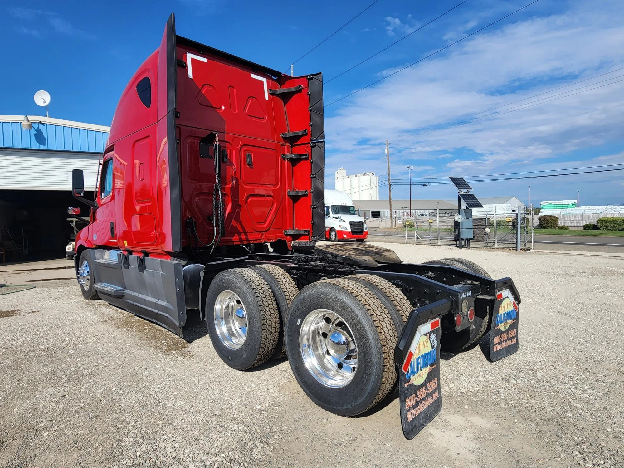 2021 Freightliner Cascadia in French Camp, CA — photo 4