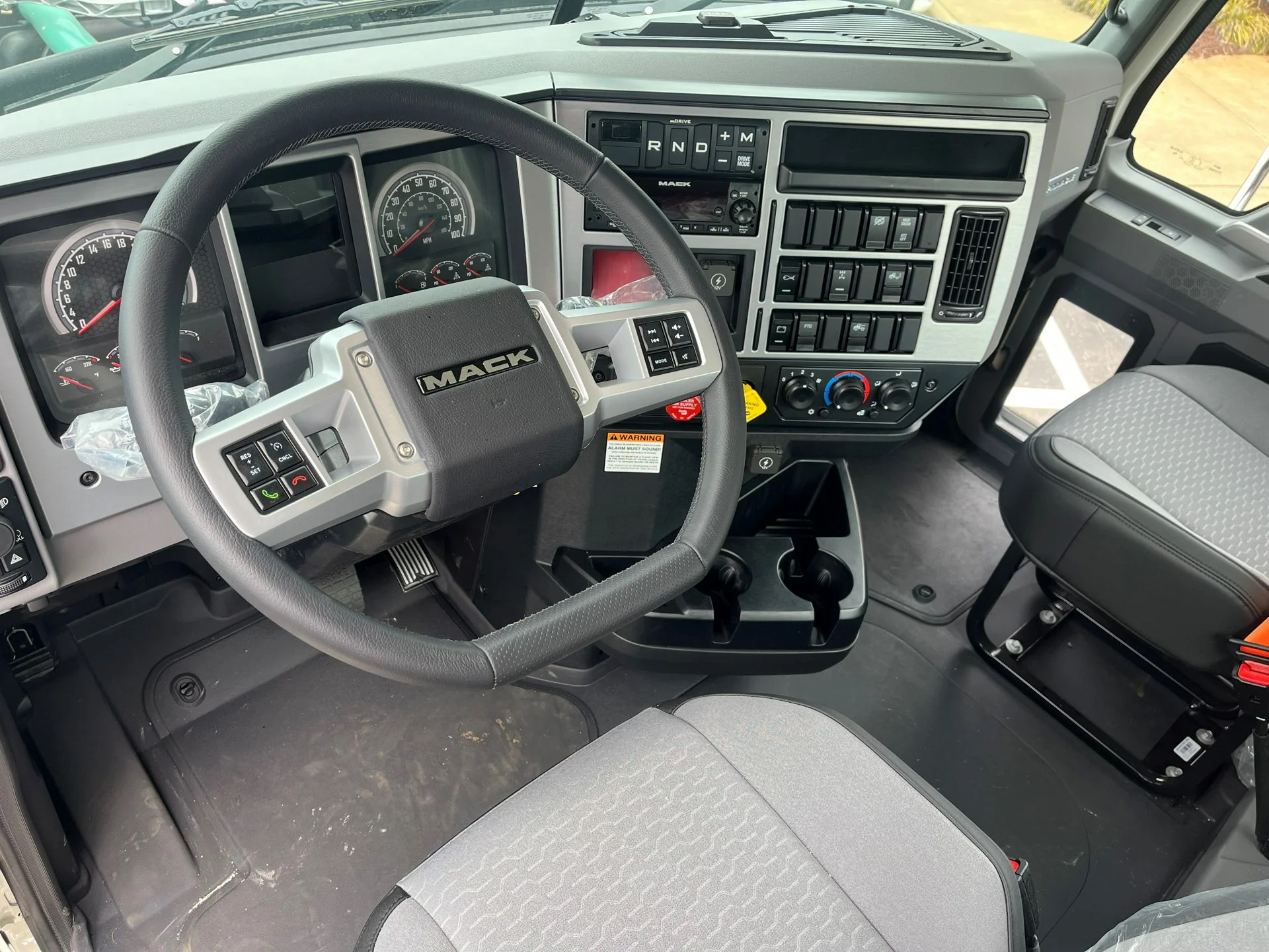 2026 Mack Pinnacle - image 5