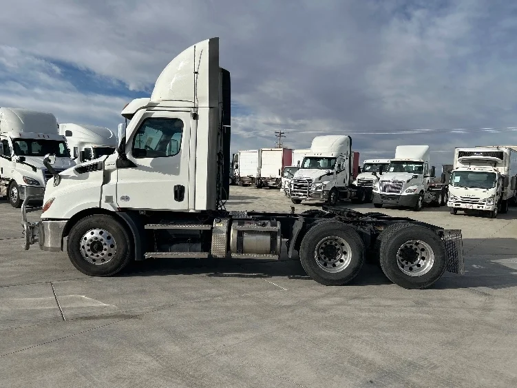 2021 Freightliner Cascadia in Aurora, CO — photo 4