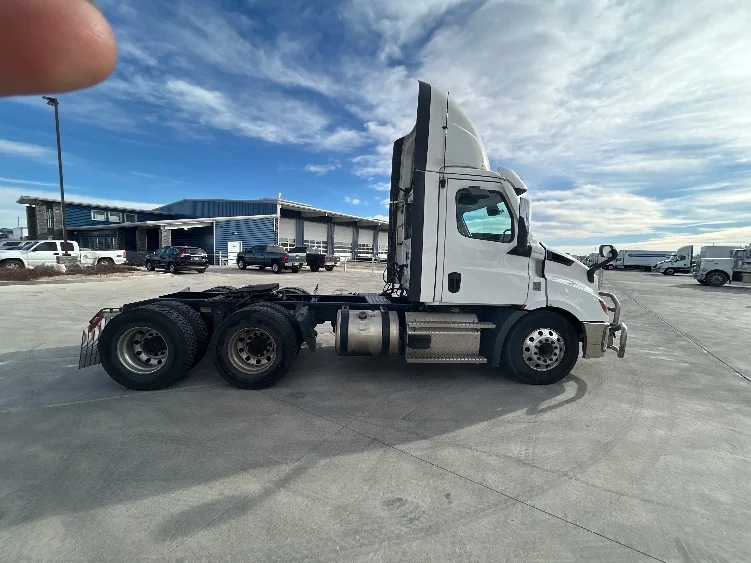 2021 Freightliner Cascadia in Aurora, CO — photo 8
