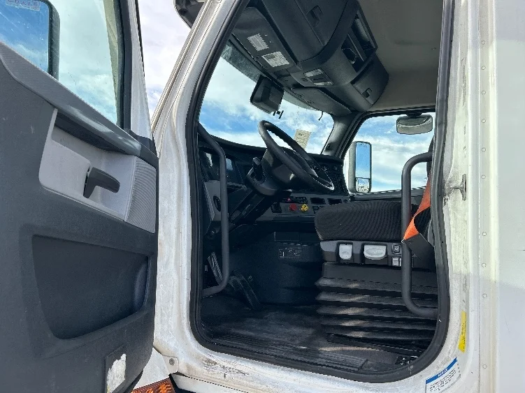 2021 Freightliner Cascadia in Aurora, CO — photo 9