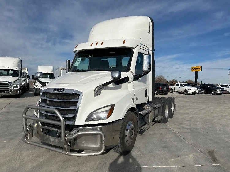 2021 Freightliner Cascadia in Aurora, CO — photo 3