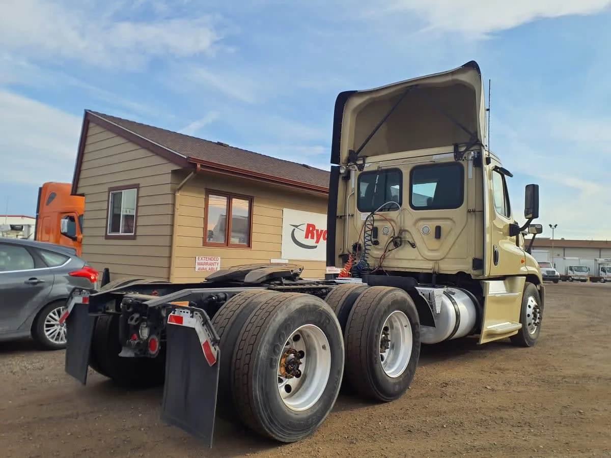 2019 Freightliner Cascadia in Commerce City, CO — photo 4
