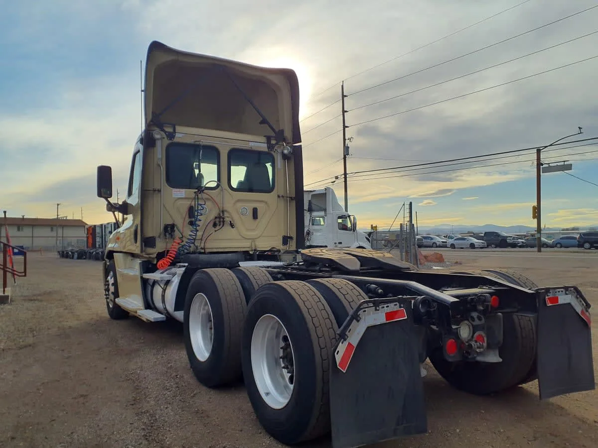 2019 Freightliner Cascadia in Commerce City, CO — photo 6