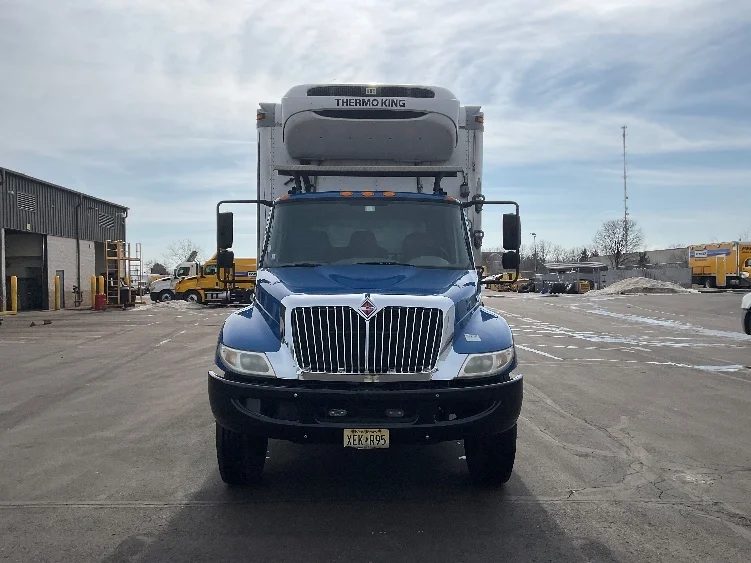 2018 International 4300 - image 2
