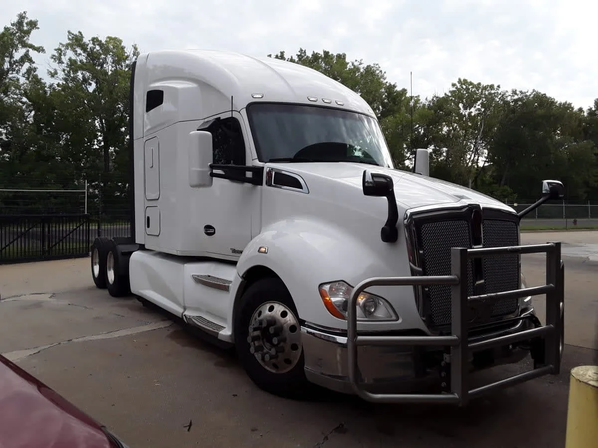 2021 Kenworth T680 in Kansas City, MO — photo 3
