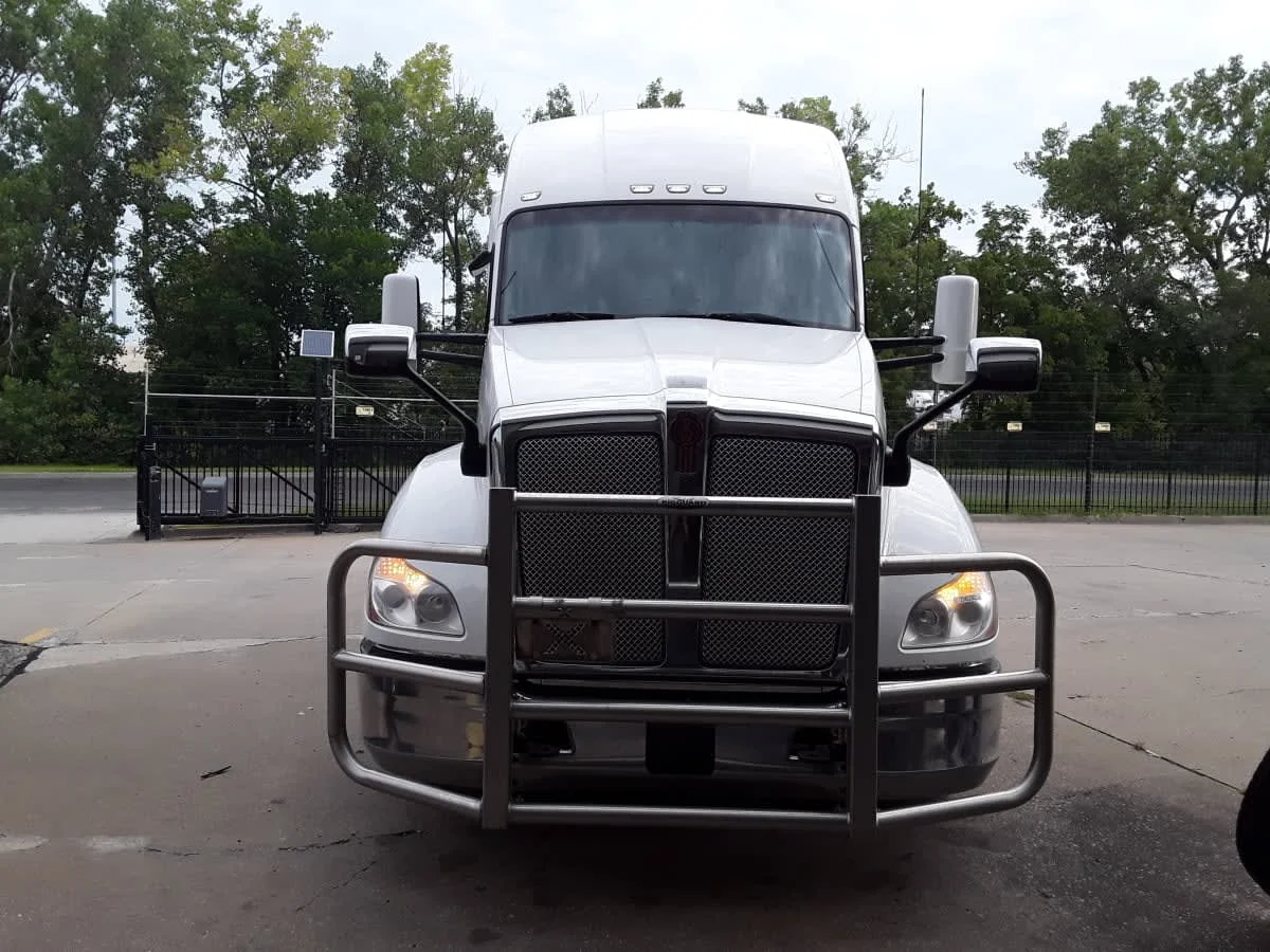 2021 Kenworth T680 in Kansas City, MO — photo 2