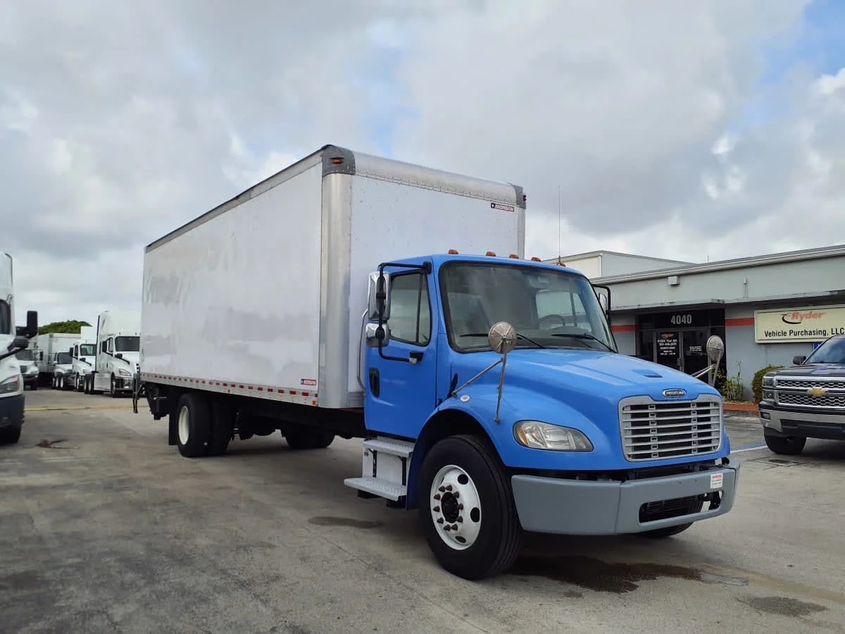 2019 Freightliner M2 106 in Miami, FL — photo 3