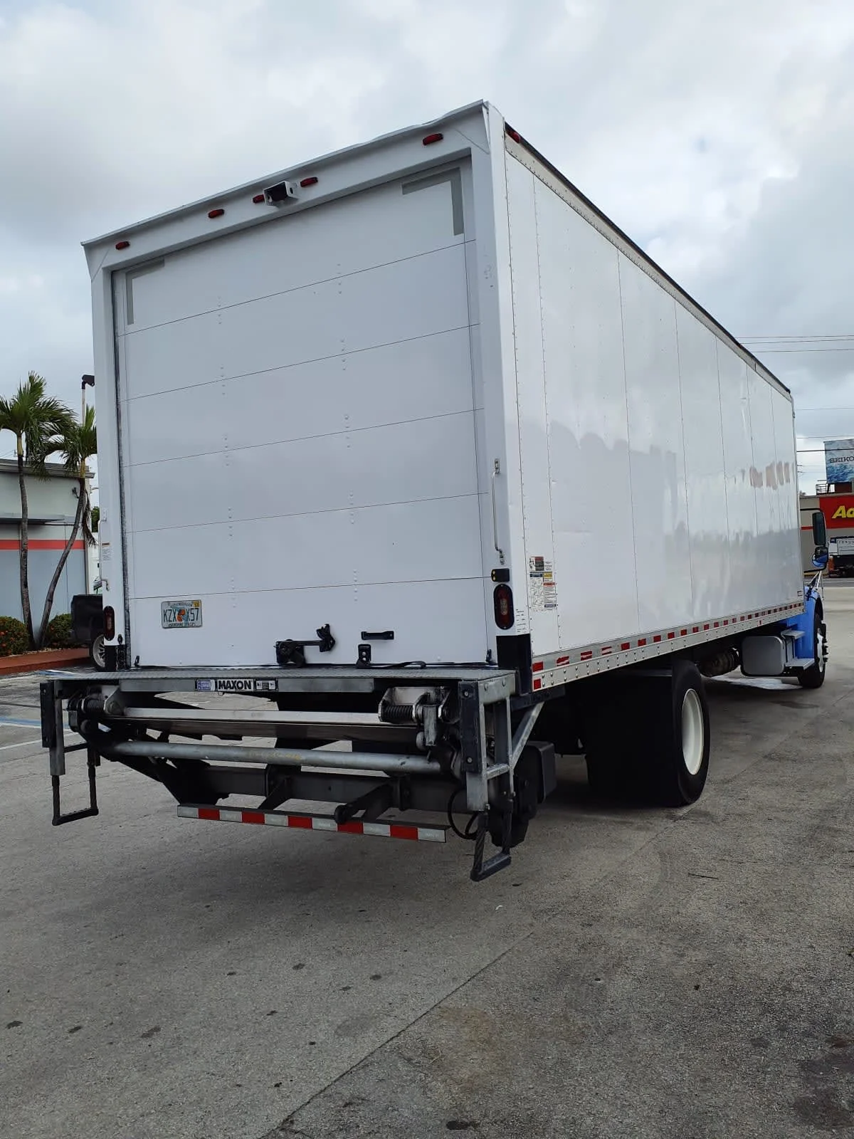2019 Freightliner M2 106 in Miami, FL — photo 4