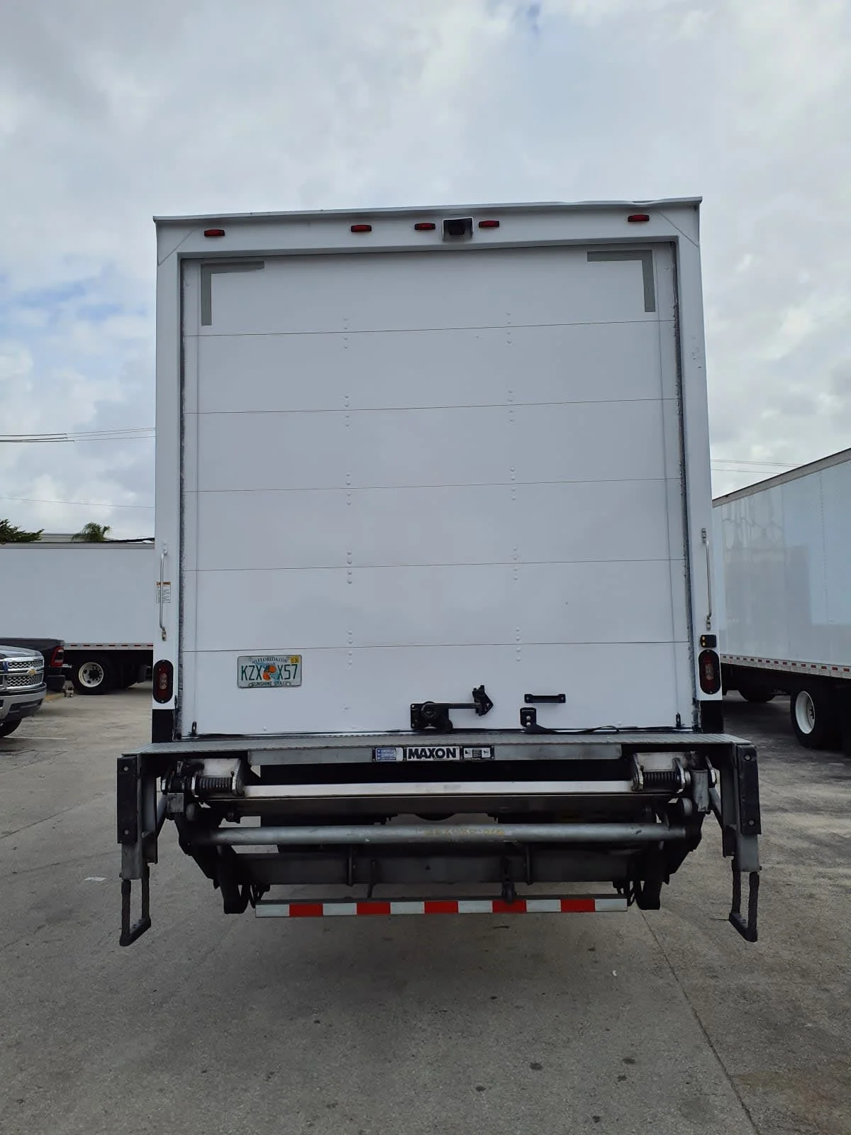 2019 Freightliner M2 106 in Miami, FL — photo 5