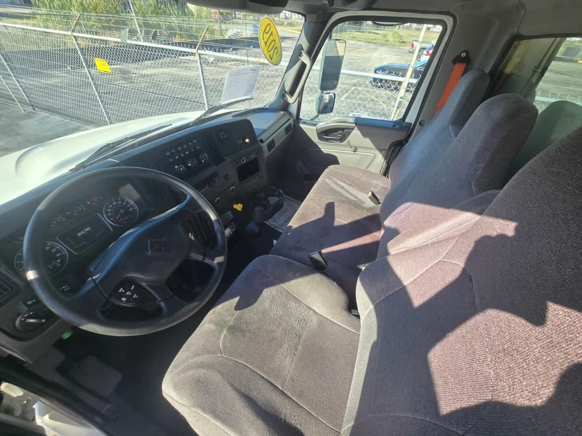 2019 International MV - image 8