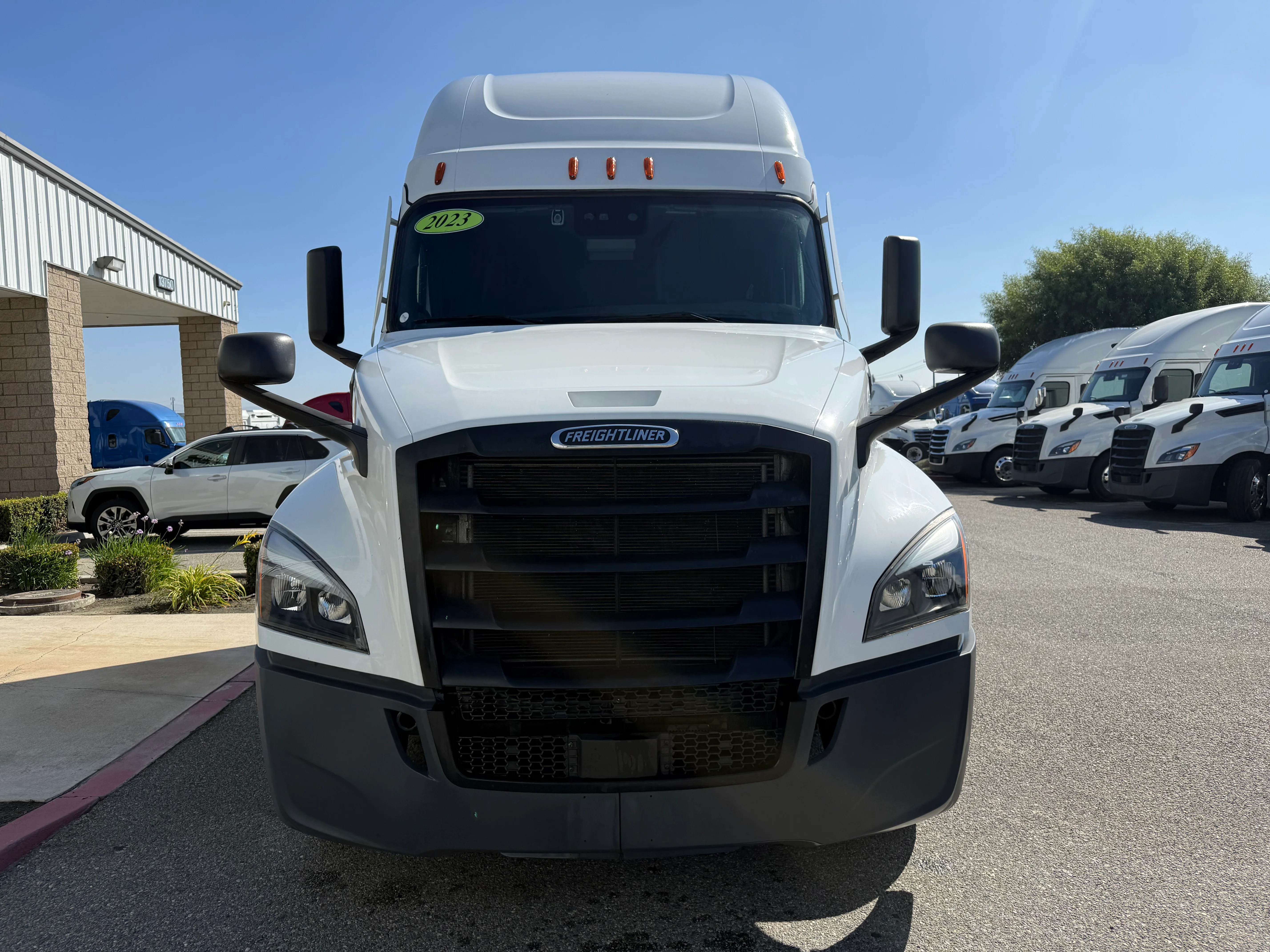 2023 Freightliner Cascadia in Fontana, CA — photo 2