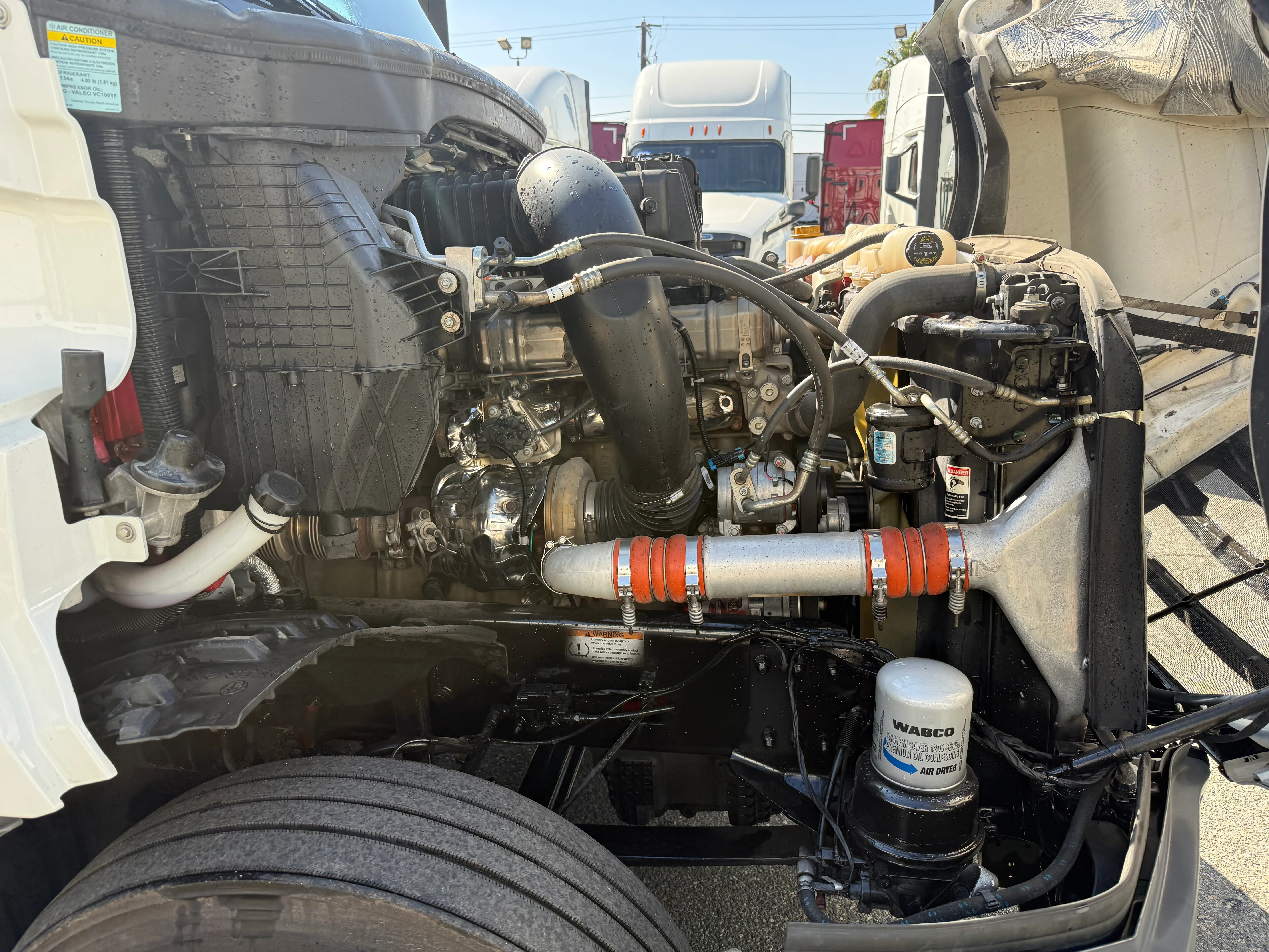 2023 Freightliner Cascadia in Fontana, CA — photo 11