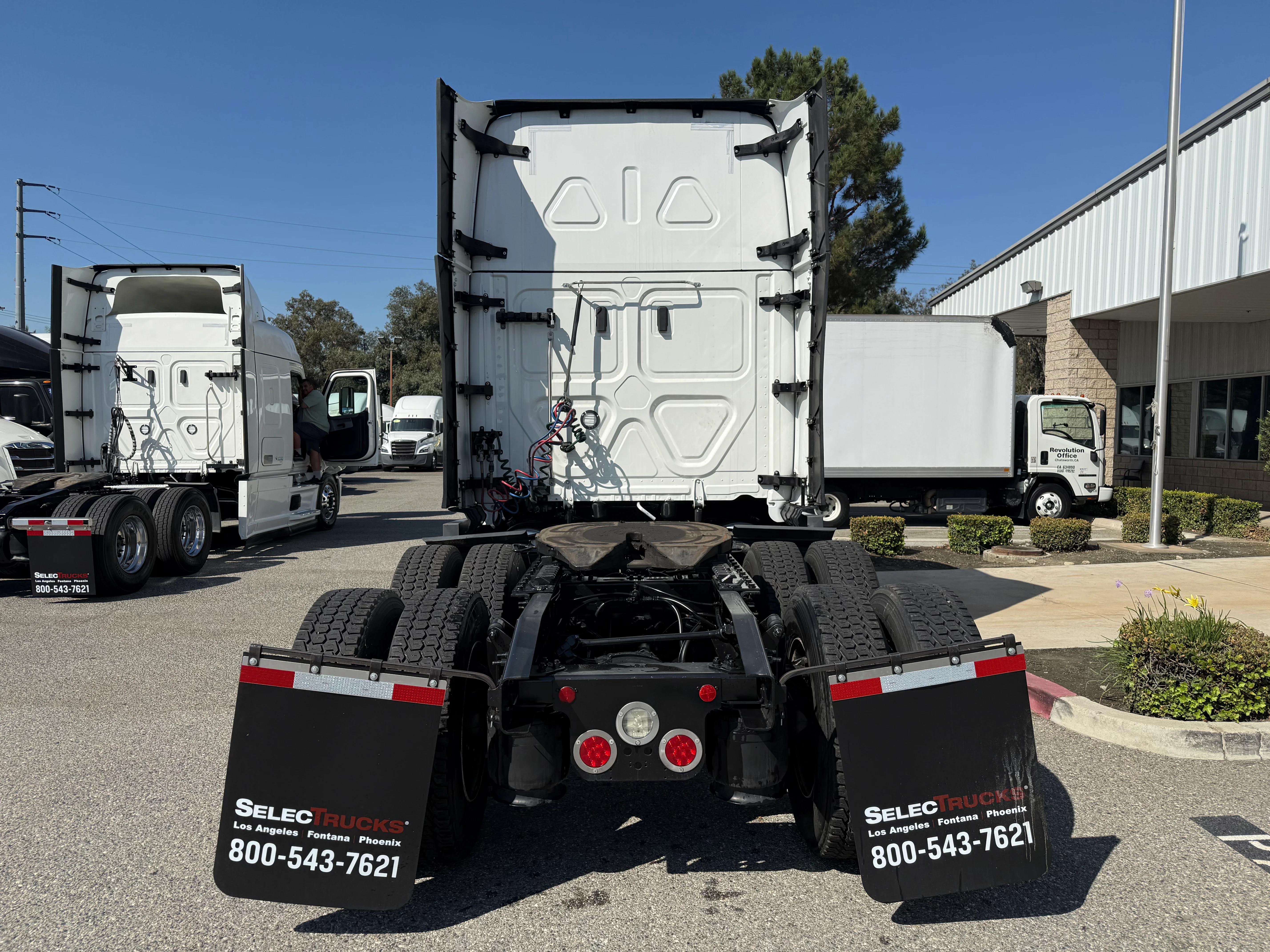 2023 Freightliner Cascadia in Fontana, CA — photo 6