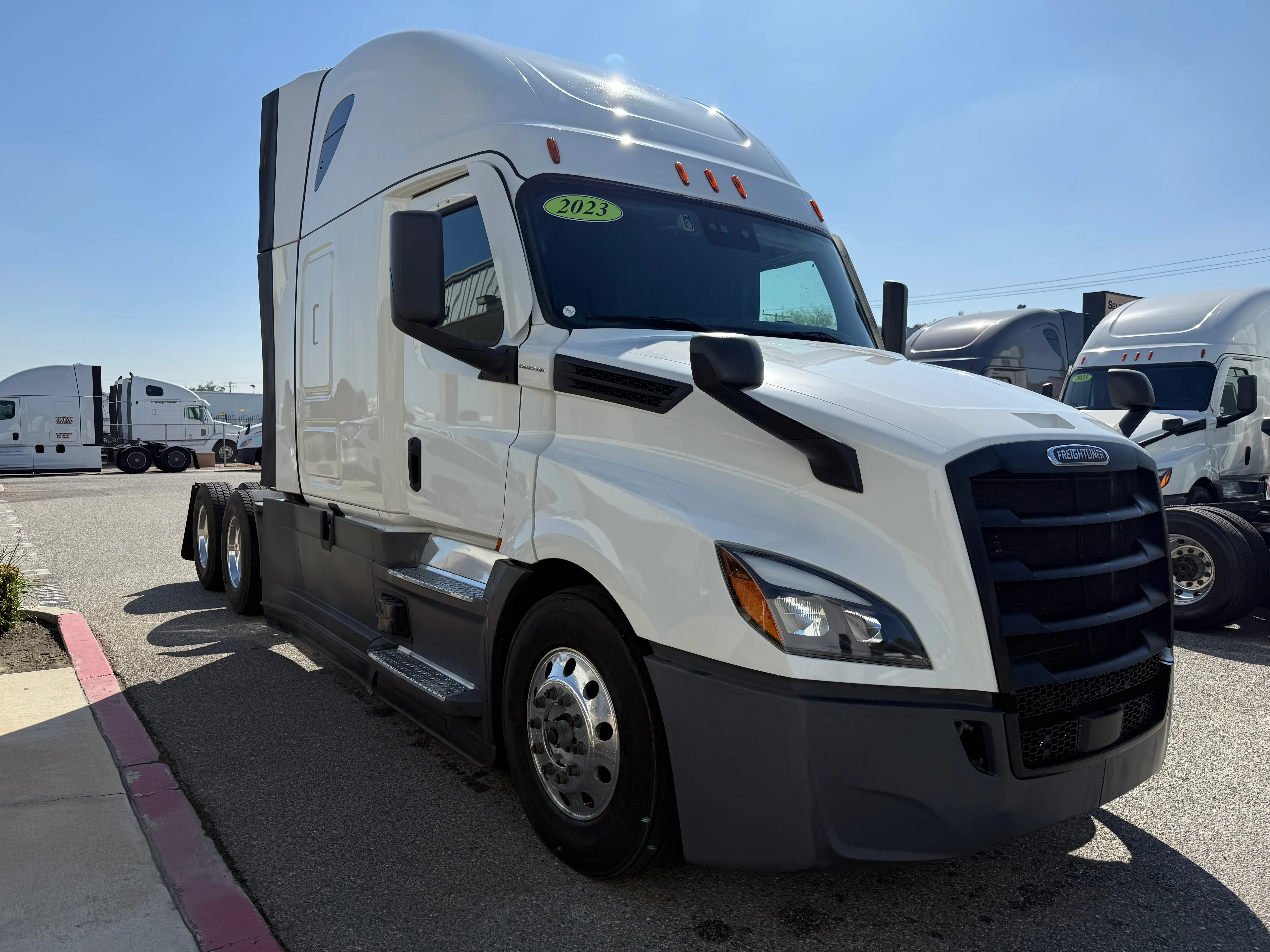 2023 Freightliner Cascadia in Fontana, CA — photo 10
