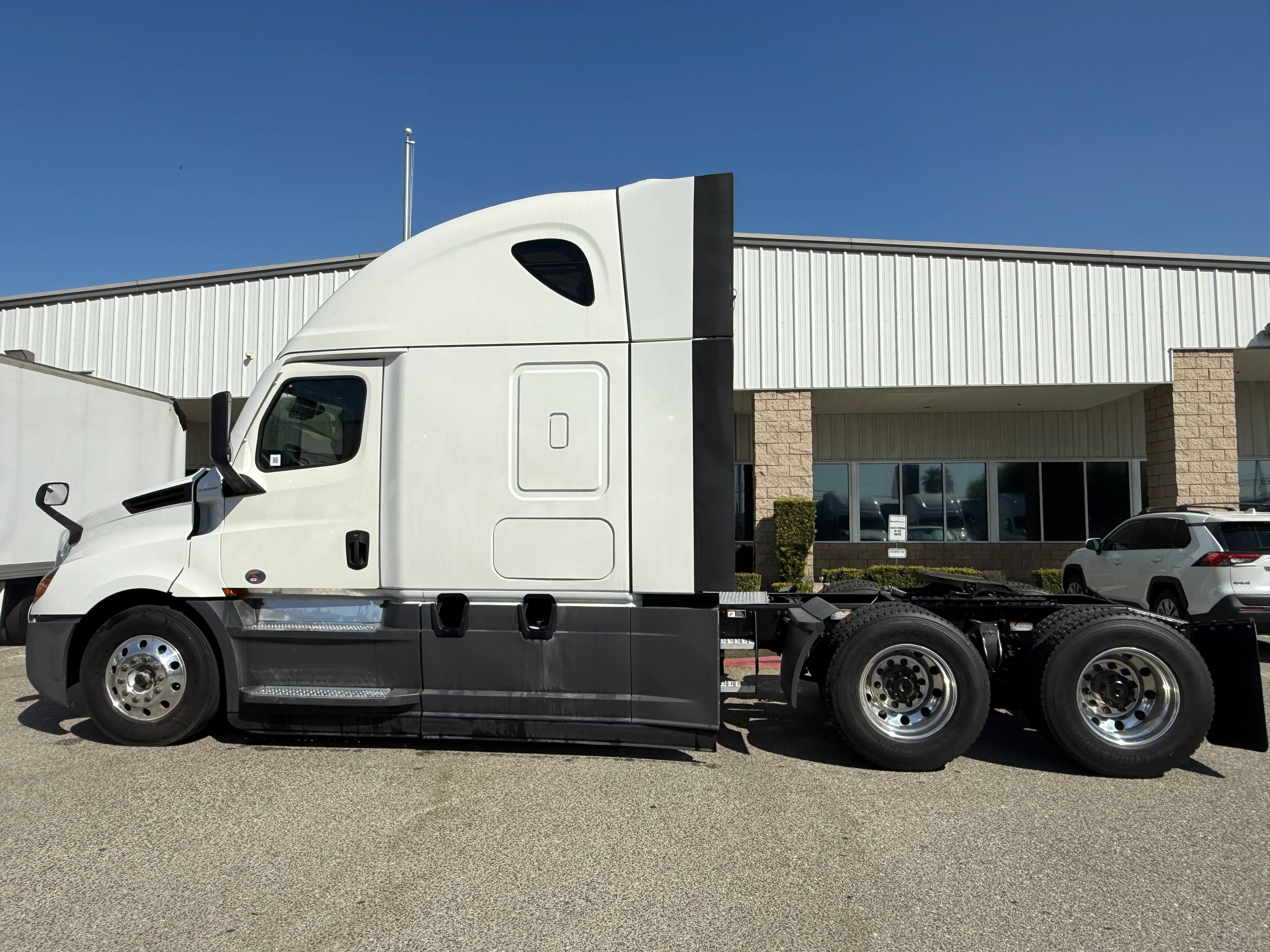 2023 Freightliner Cascadia in Fontana, CA — photo 3