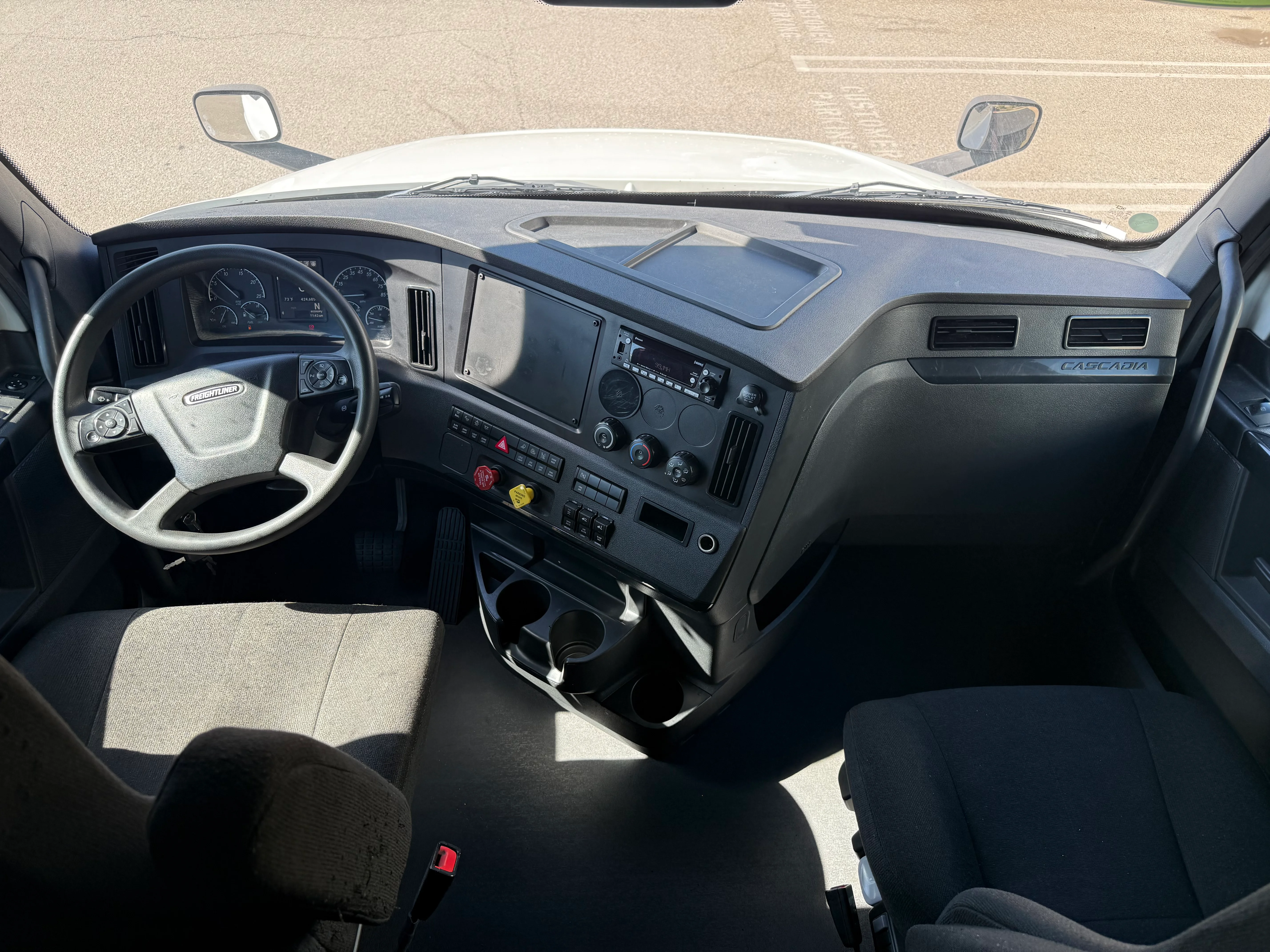 2023 Freightliner Cascadia in Fontana, CA — photo 17