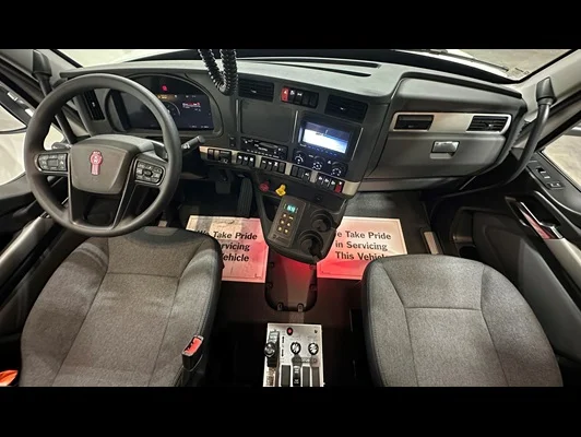 2027 Kenworth T880 in Sanger, TX — photo 2