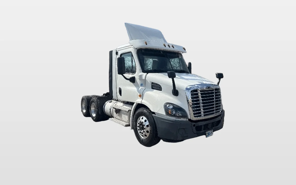 2020 Freightliner Cascadia - image 1